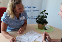Frau Trebbin bei der Beratung